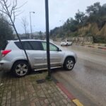 aksident-ne-hyrje-te-sarandes/-makinat-perplasen-me-njera-tjetren,-nje-e-plagosur