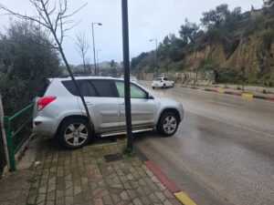 aksident-ne-hyrje-te-sarandes/-makinat-perplasen-me-njera-tjetren,-nje-e-plagosur