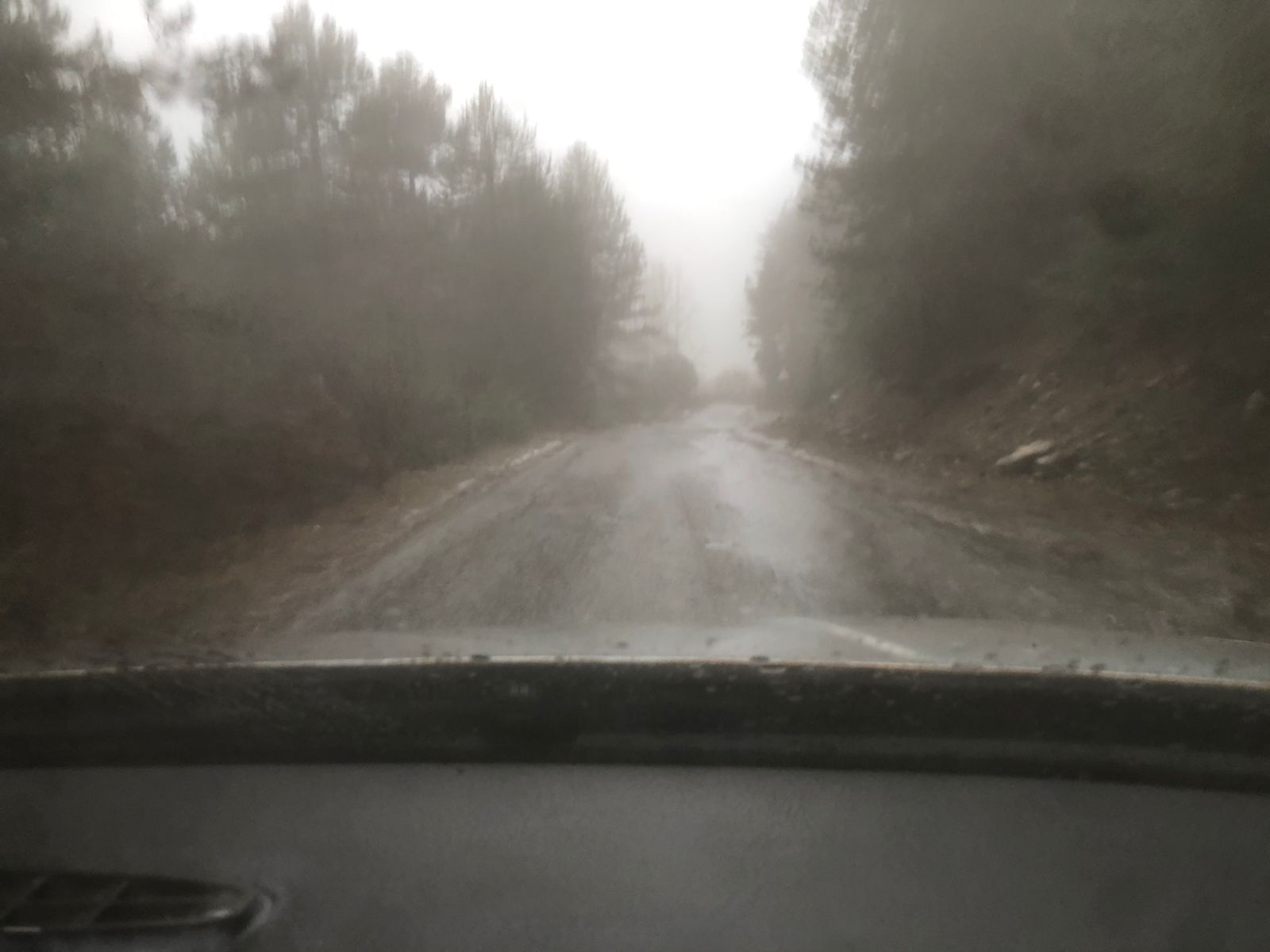 moti-i-keq/-si-paraqitet-situata-ne-qarkun-e-shkodres,-shembje-rrugesh-e-nderprerje-te-energjise-elektrike-ne-disa-zona