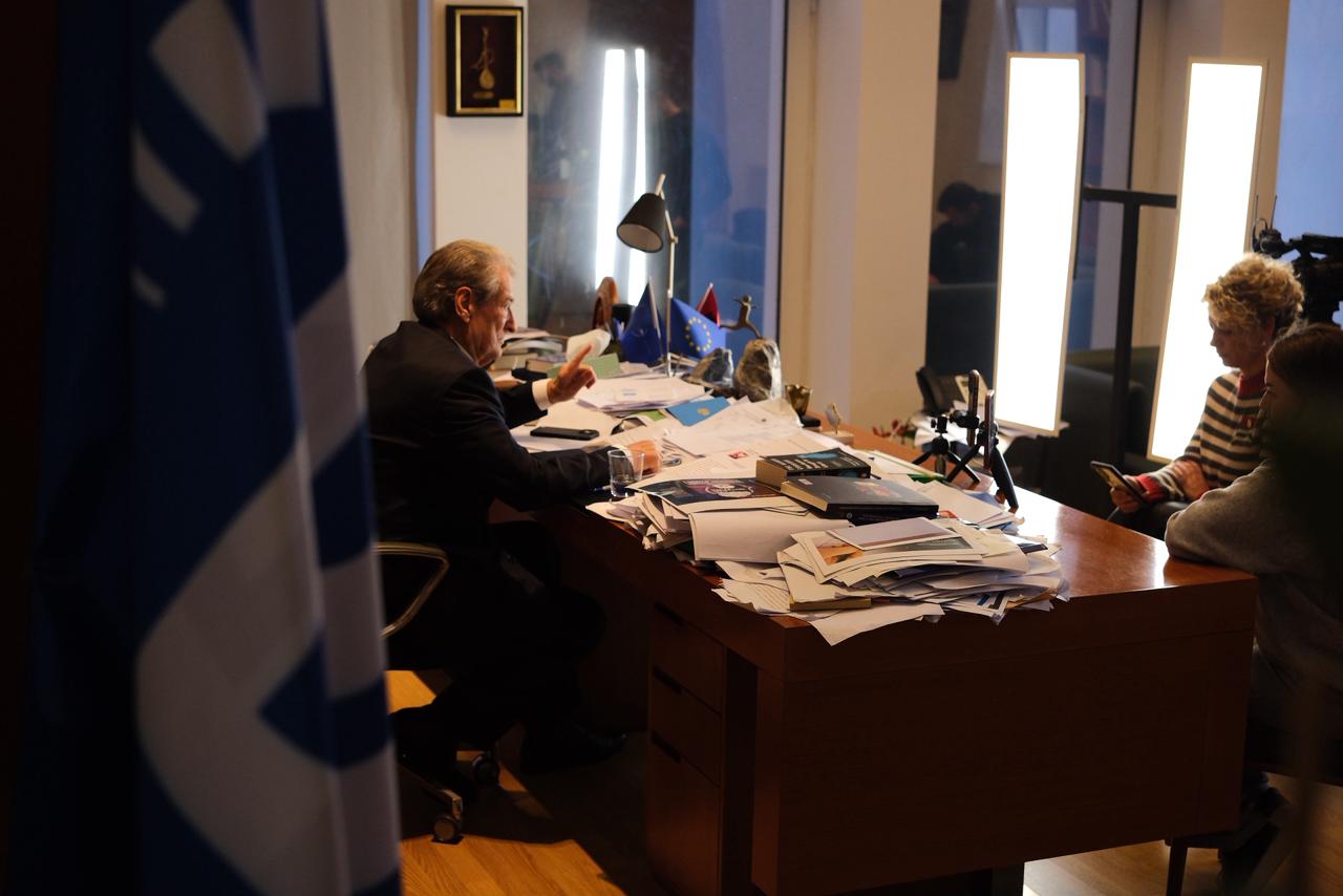 “largimi-i-rames,-kusht-i-domosdoshem”/-berisha:-‘lubi’-balluku-ben-gjithcka-per-te-intimiduar-deshmitaret-dhe-manipuluar-dosjet