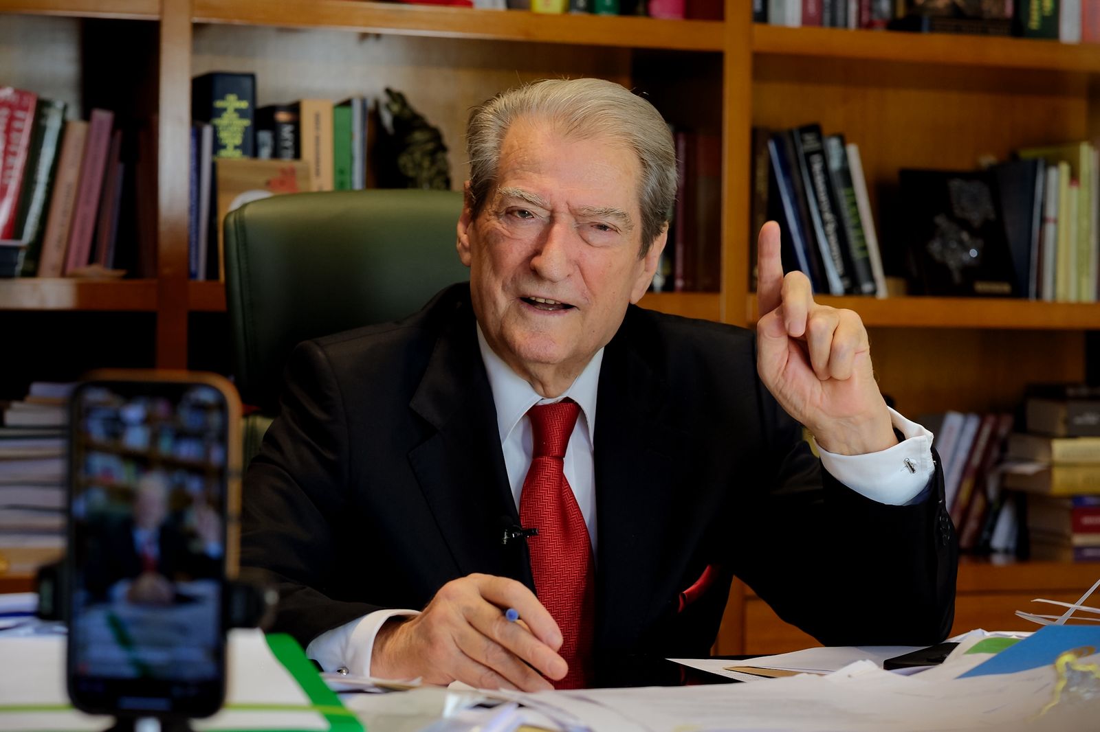 “qeveria-teknike-do-mbeshtetet-nga-te-gjithe”/-berisha:-se-shpejti-tryeze-e-perbashket-me-te-gjitha-forcat-politike-dhe-faktore-te-shoqerise.-beteja,-per-demokracine