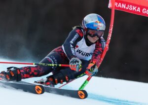 lara-colturi-renditet-e-pesta-ne-garen-e-sllallomit-gjigand-zhvilluar-ne-pisten-e-kranjska-gora