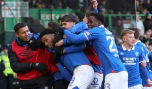 rangers-fiton-me-permbysje-spektakolare-derbin-ndaj-celtic-dhe-rikthehet-fuqishem-ne-gare-per-titullin-kampion-(video)