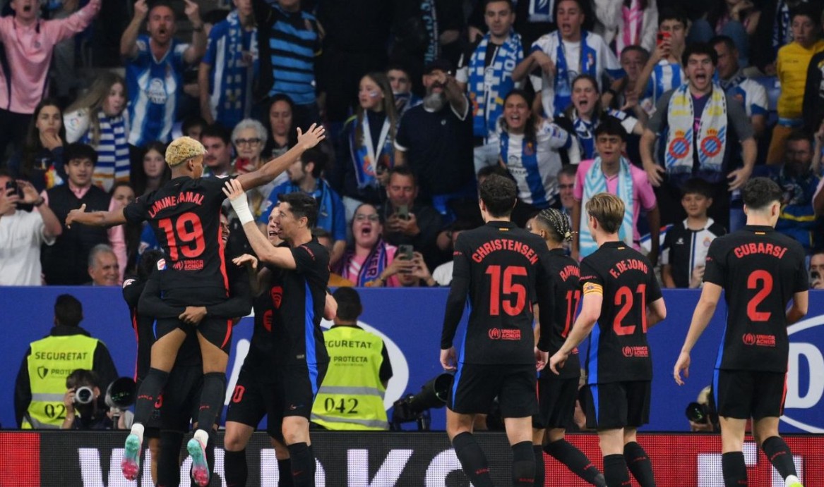 tifozet-vendas-do-te-hedhin-“minj”-ne-fushe.-espanyol-barcelona,-frike-e-madhe-per-trazira