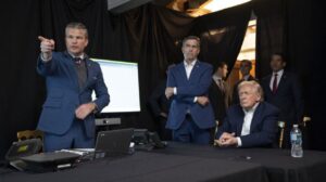 fotolajm/-trump-monitoroi-ne-kohe-reale-kapjen-e-maduros,-shtepia-e-bardhe-publikon-pamjet-nga-mar-a-lago