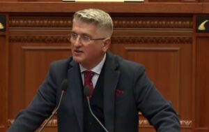 “rritja-30-%-e-siguracioneve-te-makines,-vjedhje”/-gjekmarkaj:-vendim-qe-duhet-zhbere-me-urgjence,-rruget-nuk-jane-te-mirembajtura