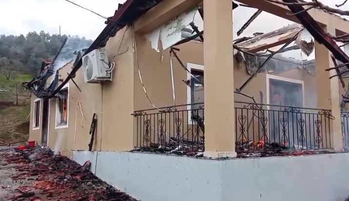 video/-perfshihet-nga-flaket-nje-banese-ne-elbasan,-zjarrfikesja-ne-vendngjarje,-shpetojne-mrekullisht-tre-anetare-te-familjes