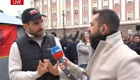 “strategjia-jone-eshte-qendresa,-po-vrasim-friken”,-lapaj-per-news24:-efektivet-civile-erdhen-per-te-intimiduar-qytetaret!