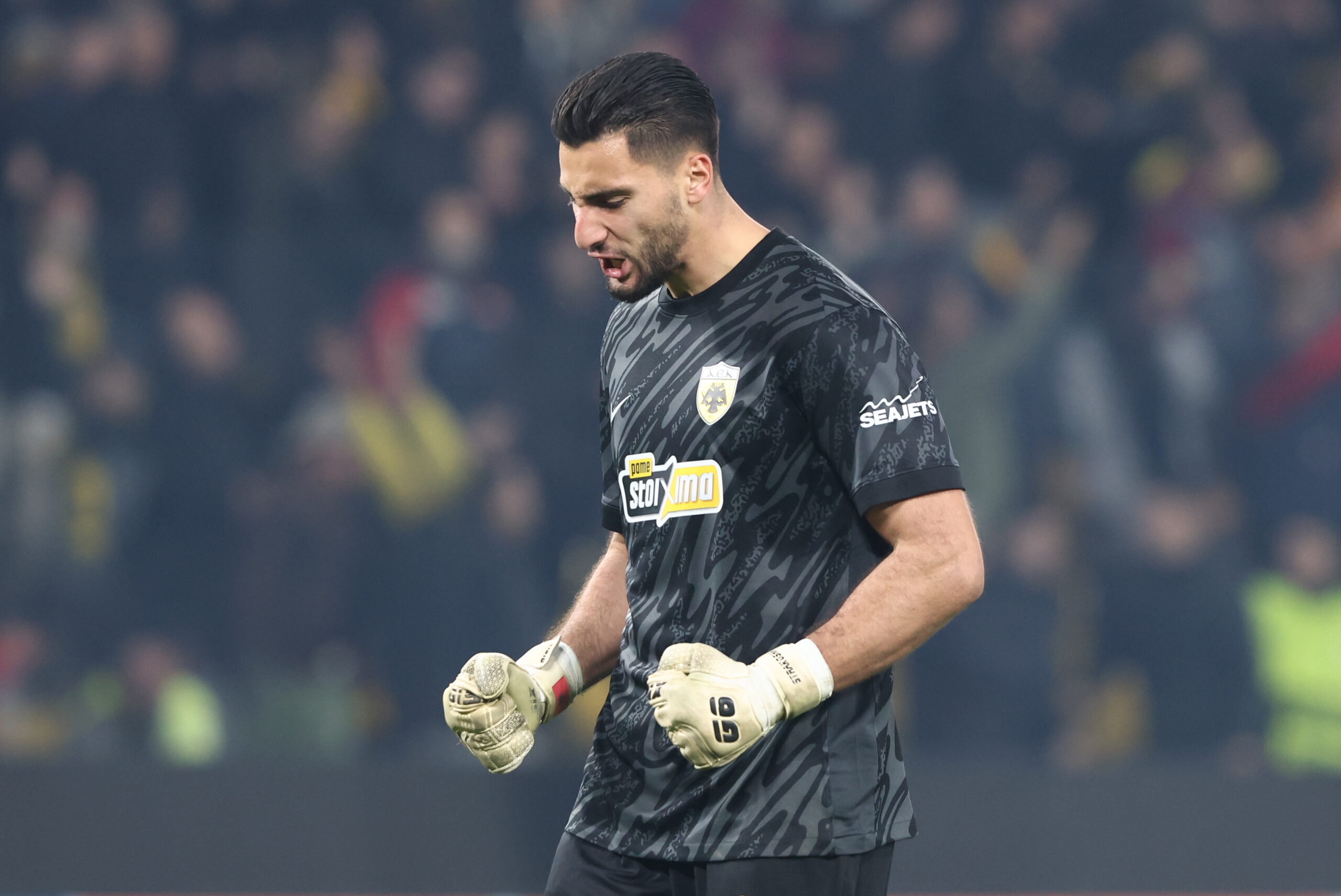 vit-pozitiv-i-strakoshes,-portieri-kuqezi-mes-me-te-mireve-ne-europe