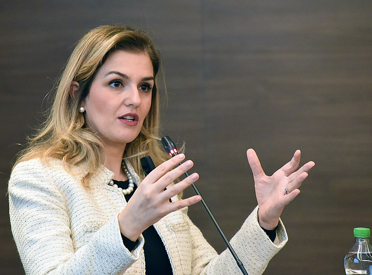 “nje-front-i-ri-i-veprimit-amerikan-ne-hemisferen-perendimore”,-valbona-zeneli:-kapja-e-maduro-s-perfshihet-ne-“kornizen-trump”-dhe-ne-strategjine-e-sigurise-kombetare