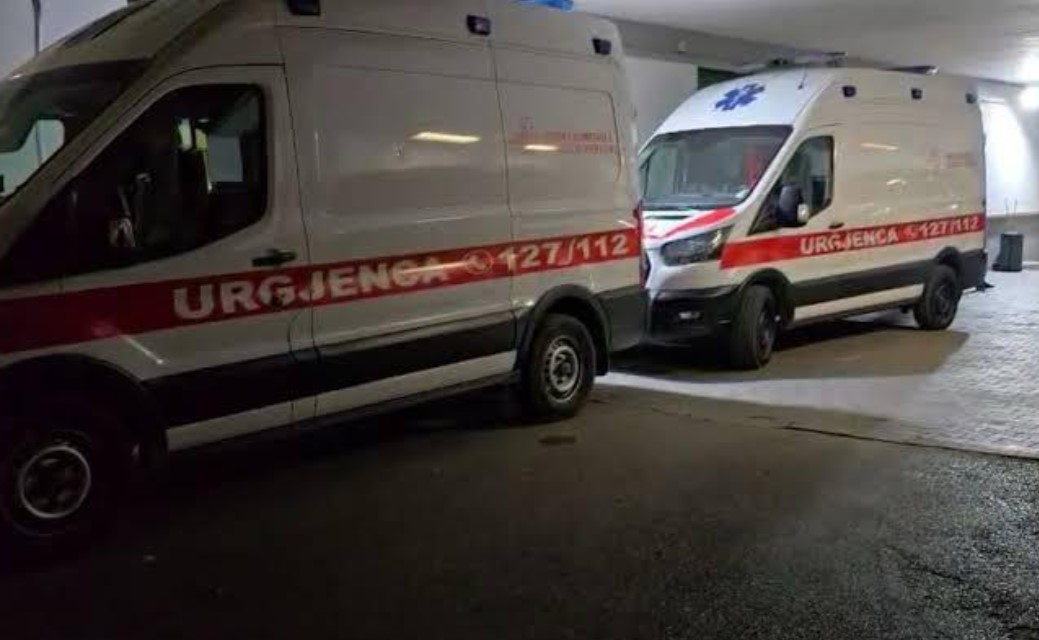 e-rende-ne-sarande,-e-moshuara-bie-nga-ballkoni-dhe-humb-jeten-ne-spital