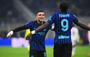 foto/-inter-“hakmerret”-ndaj-bologna-s,-“rremben”-kreun-e-serie-a,-gare-treshe-per-titull-(video)