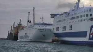 kushtet-e-veshtira-atmosferike-ndikojne-ne-lundrimet-durres-bari,-ja-si-ndikohen-linjat-e-trageteve-per-sot