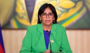 trump-e-kercenoi,-presidentja-e-perkohshem-e-venezueles-krijon-nje-komitet-per-lirimin-e-maduros-dhe-gruas-se-tij