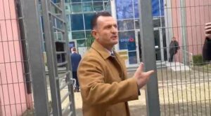 meta-kerkon-ndryshimin-e-mases-se-sigurise/-sot-seanca-ne-gjkko,-avokati-cakrani:-presidenti-real-i-shqiperise-do-dale,-te-gjithe-madurot-ne-burg