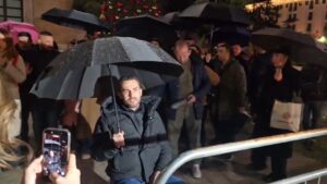 “hane-meze-tek-lokali-i-lagjes-pa-shkuar-ne-pune-dhe-marrin-rrogen”,-lapaj-“plas”-skandalin:-ka-njerez-qe-jetojne-jashte-shtetit-dhe-marrin-pagen-ne-shqiperi,-verifikojeni!