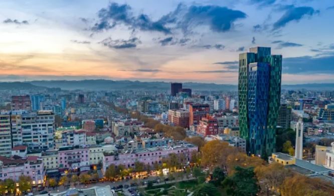 “irish-sun”:-tirana,-arratisja-dimerore-e-irlandezeve