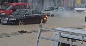 permbytjet-ne-durres/-iu-permbyt-shtepia,-evakuohet-nje-familje,-tre-te-tjera-ende-ne-pritje