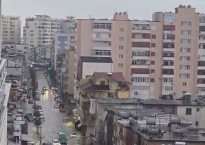 durresi-i-‘paralizuar’-nga-permbytjet/-pezullohet-mesimi-ne-shkolla,-mbyllen-cerdhet-dhe-kopshtet.-ja-situata-ne-terren