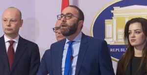 “tre-jave-qe-kur-spak-kerkoi-lejimin-e-arrestimit-te-ballukut”,-socialistet-bojkotuan-mbledhjen-e-keshillit,-bardhi:-e-pa-precedente!-u-fshehen-sic-fshihen-ata-qe-shkelin-ligjin