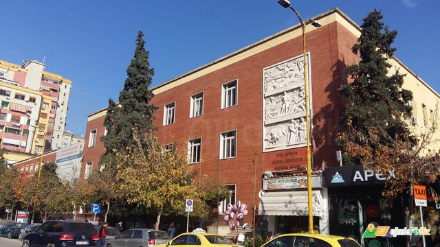 detaje-nga-dhuna-ne-maternitetin-“mbreteresha-geraldine”!-mjeku-kundershtoi-dhe-kapi-per-fyti-kryeinfermieren-pas-debatit-per…