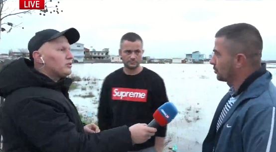 situate-dramatike-pas-reshjeve-ne-durres,-banoret-e-ish-kenetes-ngrene-alarmin:-na-jane-permbytur-shtepite!-mbi-1-meter-uje-neper-banesa