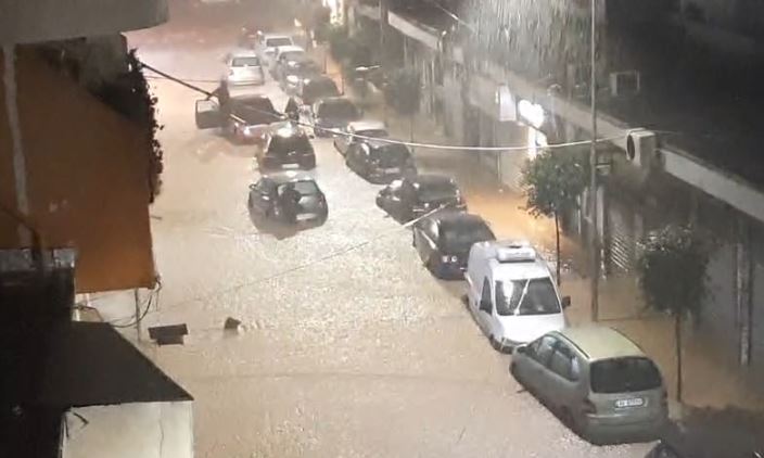 video/-permbyten-disa-lagje-ne-gjirokaster,-perroi-i-ficos-del-nga-shtrati,-biznese-te-shumta-‘nen-uje’