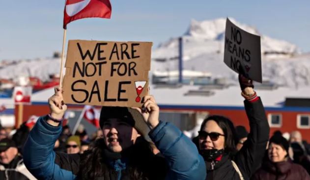 shtepia-e-bardhe:-trump-po-diskuton-mundesite-per-te-blere-groenlanden!-nuk-perjashtohet-edhe-perdorimi-i-ushtrise