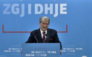 permbytjet/-berisha:-te-shpallet-gjendja-e-jashtezakonshme!-rama-tenton-t’i-shpetoje-demshperblimit-per-mijera-banore,-por…