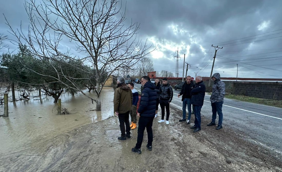 situate-shqetesuese-nga-permbytjet-ne-kurbin/-gjekmarkaj:-bashkia-ka-braktisur-banoret,-shtepite-jane-nen-uje.-kerkojme-demshperblimin-e-qytetareve-(foto)