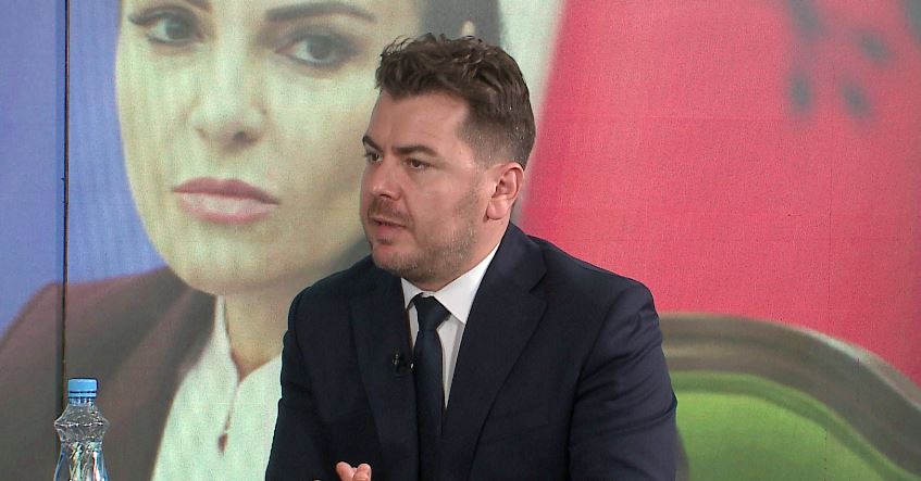 “rama-bashkepunon-me-pd,-por-rrokullisja-politike-ka-nisur”/-kapri:-demokratet-te-thyejne-ligjin,-te-publikojne-dosjen-e-ballukut