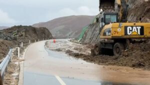 video/-tjeter-rrezik-ne-rrugen-260-mln-euro-qukes-qafe-plloce-qe-mban-firmen-e-ballukut.-rreshqitje-dherash,-bllokohet-nje-korsi