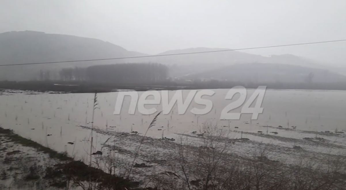 reshjet-e-dendura-te-shiut/-rritet-niveli-i-lumit-osum,-10-fshatra-ne-qarkun-e-beratit-pa-energji-elektrike-(video)