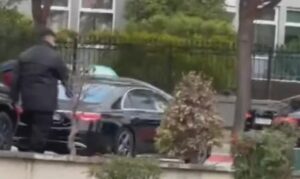 “rama-urdheroi-punonjesin-e-gardes-te-na-hiqte-karriget”,-lapaj-publikon-videon-ne-news24:-kryeministri-ul-xhamin-dhe…