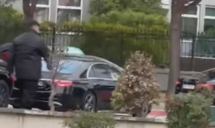 “rama-urdheroi-punonjesin-e-gardes-te-na-hiqte-karriget”,-lapaj-publikon-videon-ne-news24:-kryeministri-ul-xhamin-dhe…