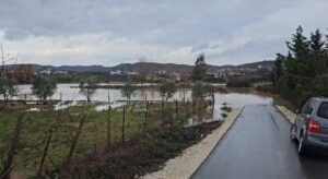 moti-i-keq/-permbytet-segmenti-rrugor-belsh–trojas,-tejmbushet-liqeni-ne-qender