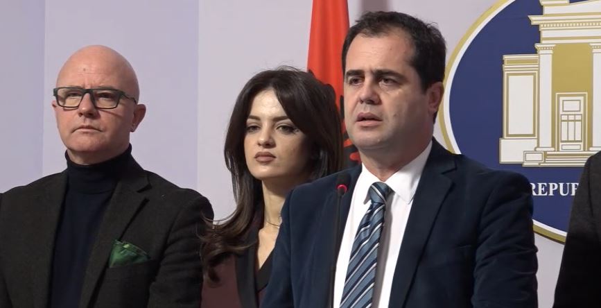 spak-kerkoi-arrestimin-e-ballukut/-bylykbashi:-rama-po-pengon-mbledhjen-e-keshillit-te-mandateve!-rrezikshmeria-e-saj-u-rrit-me-intimidim-deshmitaresh-dhe…