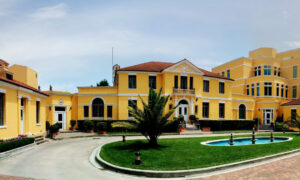 reshjet-e-dendura-ne-shqiperi,-ambasada-e-shba-ne-tirane-thirrje-shtetasve-amerikane:-kujdes-ne-zonat-e-rrezikuara,-permbytjet-po-perkeqesohen