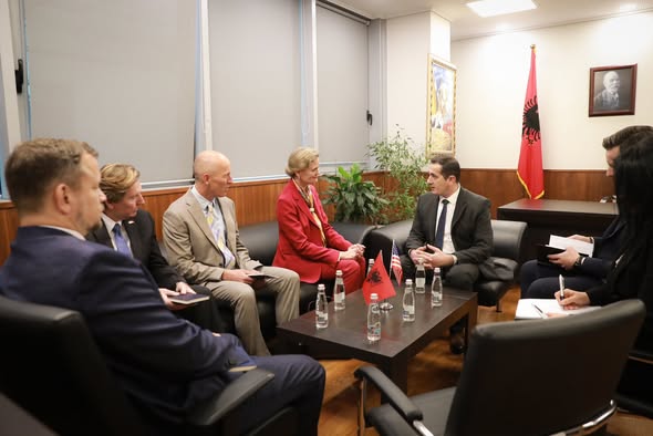 e-ngarkuara-me-pune-e-shba-takohet-me-kreun-e-spak-klodjan-braho-dhe-kreun-e-bkh-joni-keta,-vanhorn:-se-bashku,-te-bashkuar-ne-luften-kunder-krimit-nderkombetar