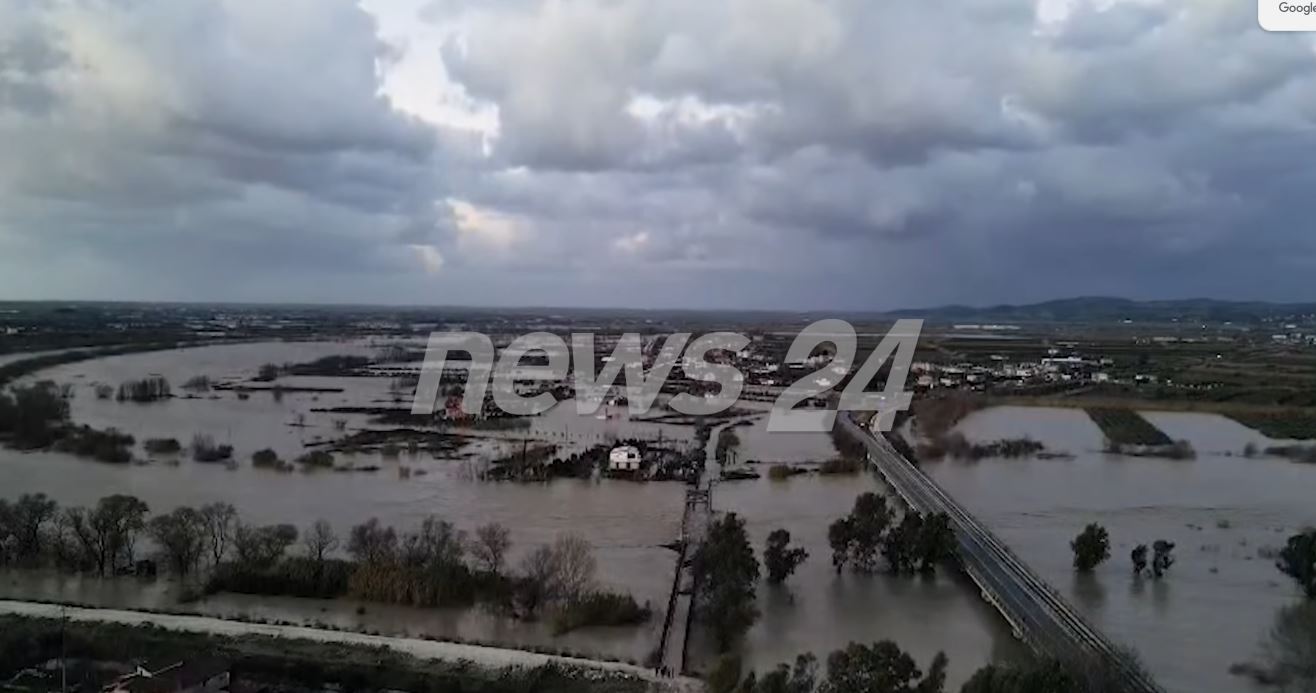 permbytjet-ne-novosele-nga-dalja-e-vjoses,-uji-hyn-edhe-ne-autostraden-vlore-levan
