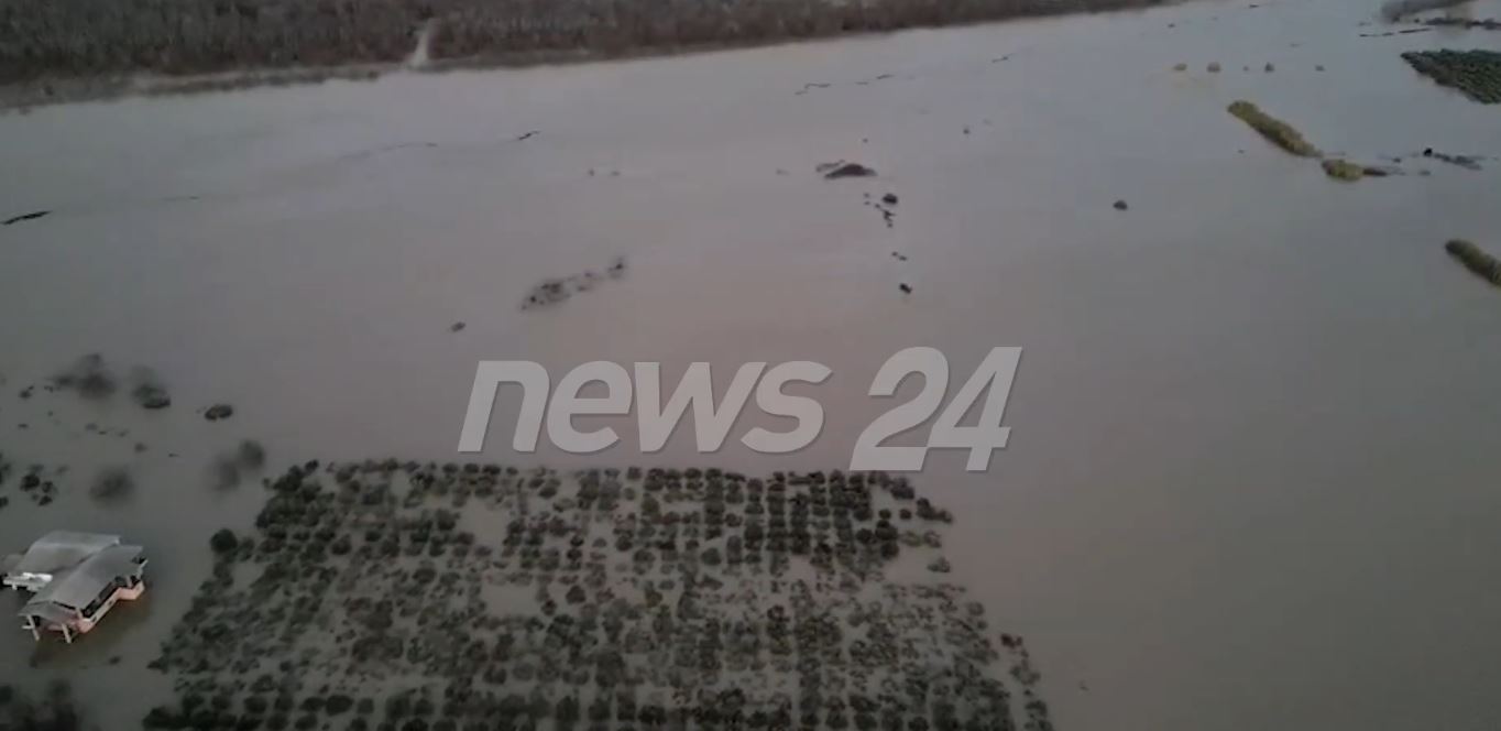 video/-pamje-me-dron,-novosela-nen-pushtetin-e-ujit,-shtepi-e-biznese-te-permbytur