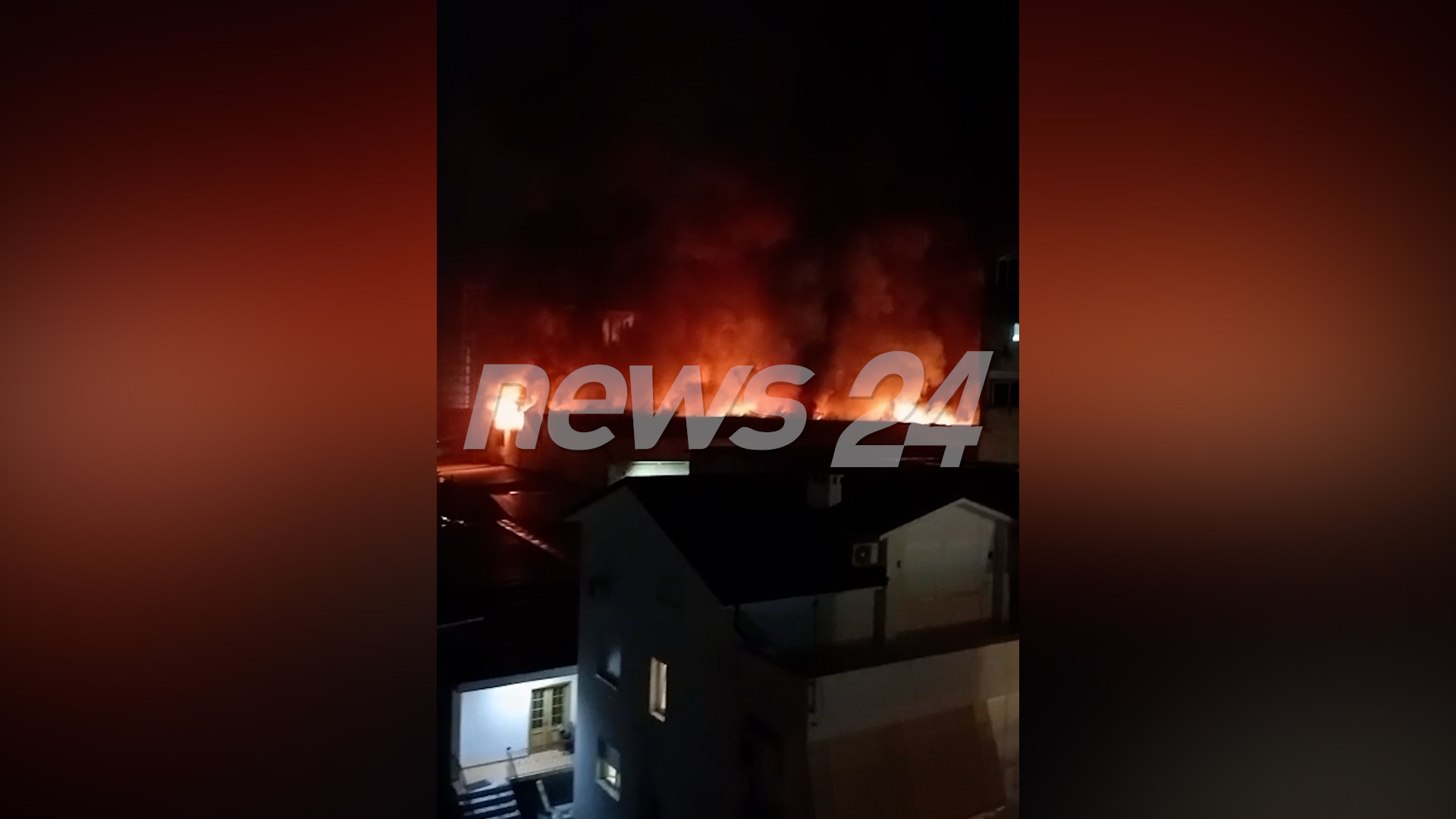 video/-digjen-disa-magazina-ne-tregun-e-rrobave-te-perdorura-ne-tirane,-zjarri-vijon-aktiv.-ne-rrezik-disa-biznese-perreth