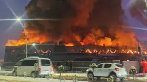 zjarr-i-madh-ne-nje-fabrike-ne-gjakove,-deme-te-konsiderueshme-materiale