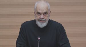 shtepi-e-toka-nen-uje/-“do-t’i-qendrojme-me-dinjitet-cdo-detyrimi!”,-rama:-banoret-e-prekur-nga-permbytjet-do-te-demshperblehen!-porosia-per-deputetet-e-ps