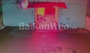 zjarri-me-permasa-te-frikshme-ne-magazinat-e-‘5-majit’,-del-video.-ja-zanafilla-se-ku-shpertheu-flaka-qe-shkrumboi-mbi-50-dyqane