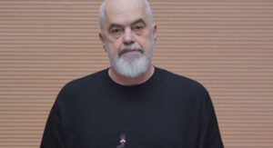 “lumenjte-nuk-kthehen-ne-shtrat-me-protesta”,-rama-mbledh-komitetin-e-emergjencave-civile-pas-permbytjeve:-kur-hedhim-plehra-ne-rruge-rendohen-pasojat-e-klimes