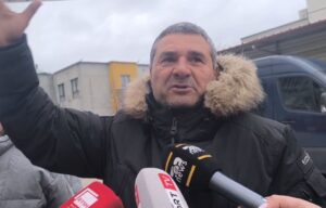 “nuk-na-i-siguronin-dyqanet”/-zjarri-i-frikshem-te-‘5-maji’,-pronari-i-nje-prej-magazinave:-dem-200-mln-leke.-faji-eshte-i-…