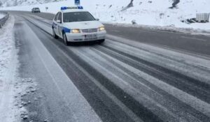 diber/-reshjet-e-bores-“pushtojne”-zonat-malore,-veshtiresi-ne-qarkullim-pas-ngricave-dhe-akullit