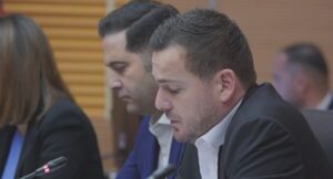 “kemi-dhene-asistence-ne-ferma”,-ministri-i-bujqesise:-hidrovoret-te-gjithe-ne-pune,-29-ekskavatore-ne-gatishmeri!