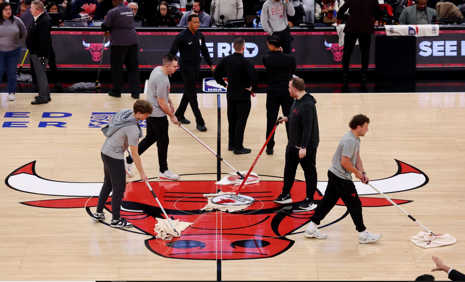 nba/-shtyhet-chicago-miami,-minesota-“thyen”-cleveland,-fiton-utah